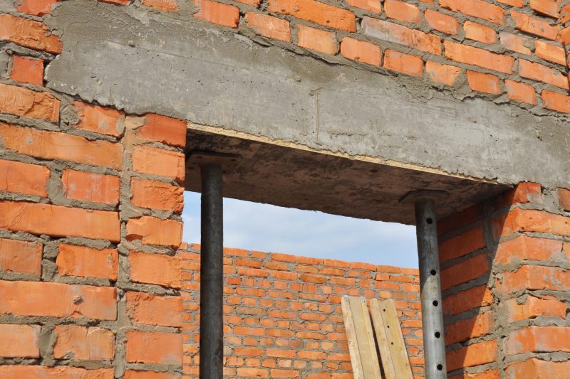 Concrete,Door,Lintel,Installation,With,Metal,Holders.,Door,Concrete,Lintel
